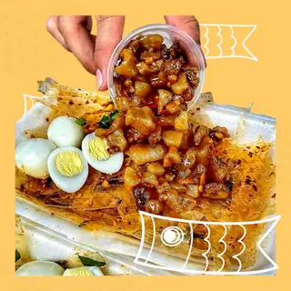 Bánh tráng tóp mỡ rim - trứng cút - 25.000 ₫ tại Cô Huệ - Bánh Tráng Nướng Cuộn Trộn - Nguyễn Phúc Nguyên