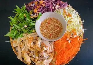Hình ảnh Gỏi Gà Bắp Cải ( nguyên con )