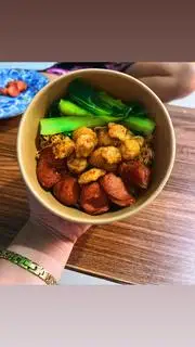 Hình ảnh mì trộn cá viên + xúc xích