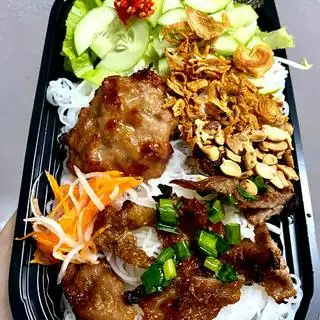 Bún thịt nướng - nem nướng - 41.000 ₫ tại Bếp Nhà Win - Bún Thịt Nướng & Cơm Thịt Nướng - Nguyễn Văn Quá