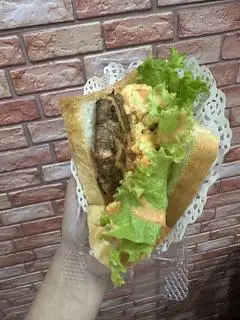 sanwich bò trứng - 37.000 ₫ tại Ụm Bò Chảo - Phan Huy Thực