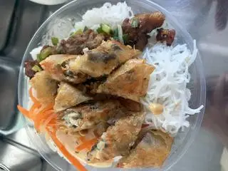 Hình ảnh bún thịt nướng chả giò