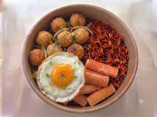 Hình ảnh Mì Trộn Thanh Cua + Trứng + Cá Viên