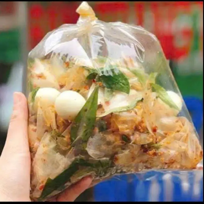 Bánh tráng trộn tóp mỡ  lớn - 35.000 ₫ tại Bánh Tráng Trộn 168 - Bùi Minh Trực