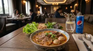 Hình ảnh Bún bò Huế bát không móng