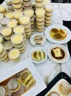 Bánh flan caramel chan cốt dừa - 20.000 ₫ tại Chè Hồng Nhung - Lê Thị Hồng