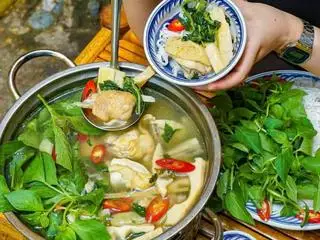 Hình ảnh LẨU GÀ LÁ É