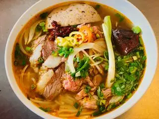 Bún Bò Huế - 57.000 ₫ tại Món Ngon Xứ Huế - Hoàng Hoa Thám