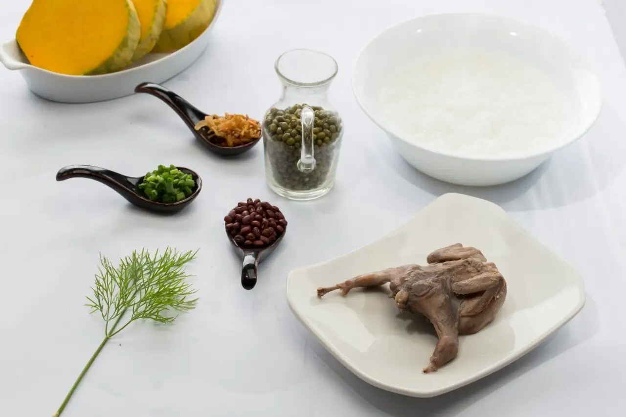 Cháo bồ câu đậu xanh đặc biệt - 30.000 ₫ tại Cháo Dinh Dưỡng Family - CN2 - Hàn Hải Nguyên