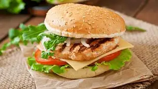 Hamburger Gà Trứng + Phô  Mai - 49.000 ₫ tại Burger Anh Bầu - Nguyễn Hữu Hào