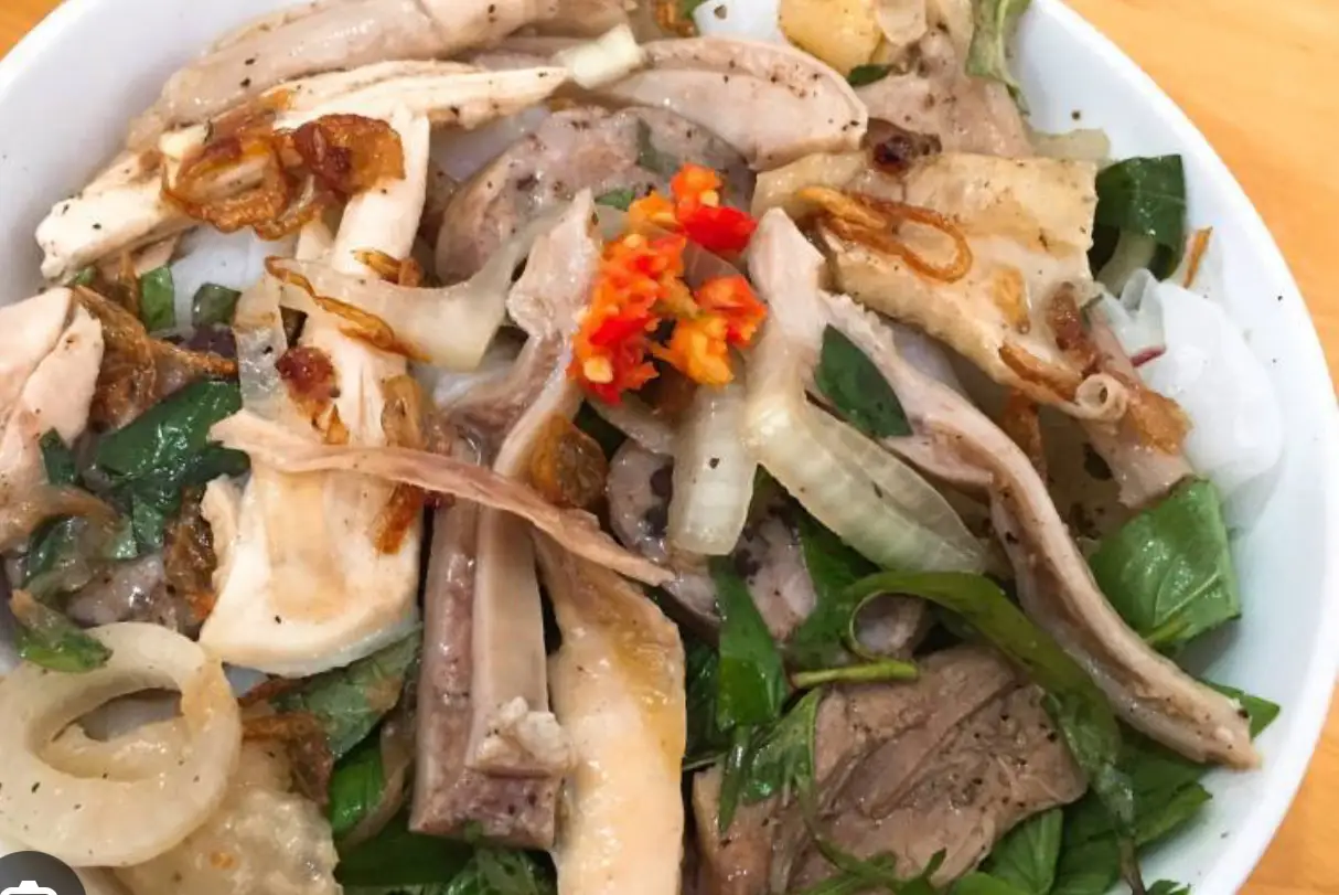 Bánh ướt thập cẩm ( gà xé, lòng gà ) - 55.000 ₫ tại Bánh Ướt Lòng Gà Đà Lạt - Chính Gốc