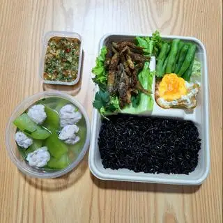 Hình ảnh Cơm gạo lứt cá Bống ta chiên giòn