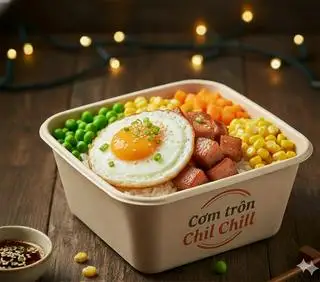 Hình ảnh Cơm trộn xúc xích trứng ốp