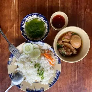 Hình ảnh cơm thịt kho trứng