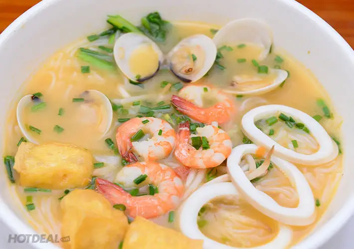 Hình ảnh Bún Thái tomyum mực ( topping : mực, cá viên, thanh cua, bò viên)