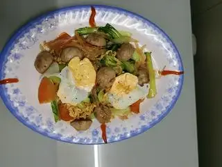 Hình ảnh mì xào bò viên trứng 