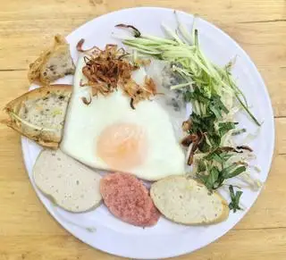 Hình ảnh Bánh cuốn trứng - lòng đào - thập cẩm