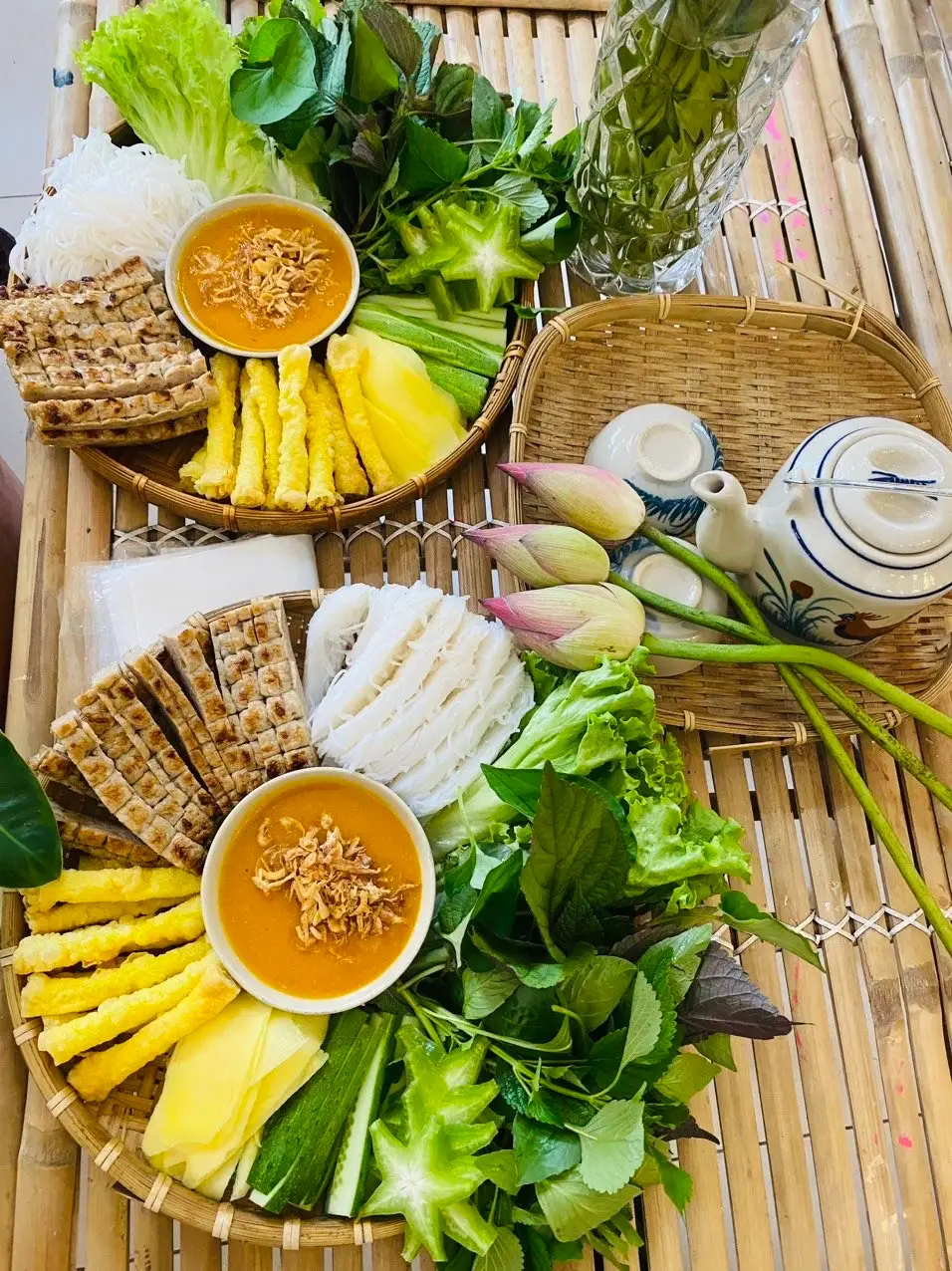 Nem nướng Nha Trang - rau rừng  ( 2 người ) - 290.000 ₫ tại Nem Nướng Nha Trang - Cô Mận Quán - Đường Số 3