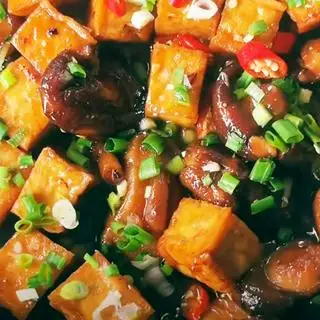 CƠM ĐẬU HỦ KHO NẤM ĐÔNG CÔ - 42.900 ₫ tại Tuệ Tâm - Cơm Chay & Mì Chay - Phó Cơ Điều