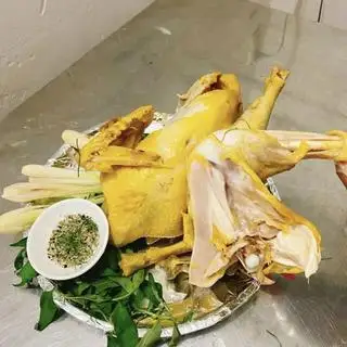 Gà Hấp Muối Lá Chanh 1/2 Con - 129.000 ₫ tại K.T Food - Gà Ủ Muối Hoa Tiêu & Chân Gà Sốt Thái - Trần Quang Cơ