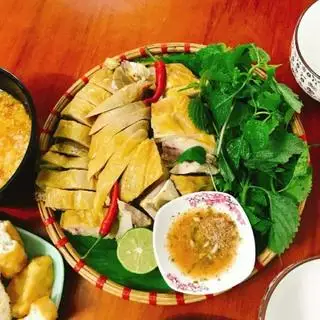 Gà ủ muối nguyên con chặt sẵn - 230.000 ₫ tại K.T Food - Gà Ủ Muối Hoa Tiêu & Chân Gà Sốt Thái - Trần Quang Cơ