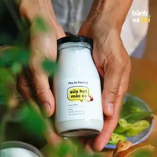 Sữa Hạt Mắc Ca (Chai 200ml) - 41.040 ₫ tại Bánh Mì Joi – Chay & Cà Phê - Nguyễn Trãi