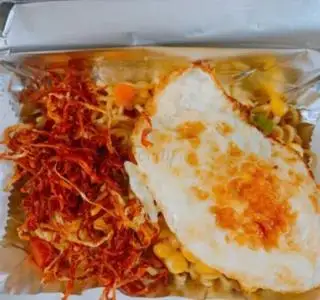 Hình ảnh mì indomie trộn trứng bò khô