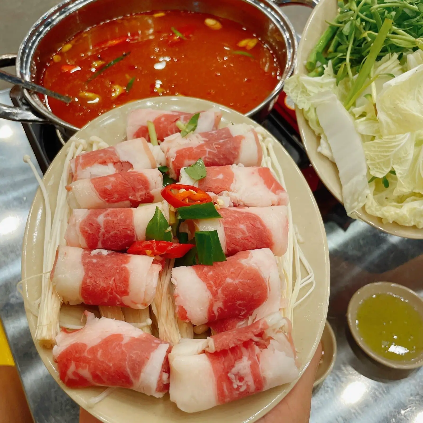 Lẩu bò Mỹ và nấm kim châm (Vị thái) - 145.000 ₫ tại Lẩu 69K Quốc Dân - Dương Quảng Hàm