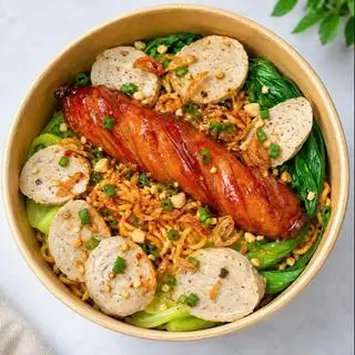 Hình ảnh Mì trộn xúc xích bò viên