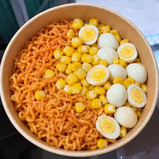 Hình ảnh Mì trộn trứng cút