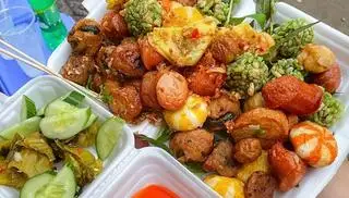 Thập cẩm đồ chiên nhỏ - chiên sốt mắm tỏi - 98.000 ₫ tại Ăn Vặt - Cá Viên Chiên Sốt Mắm Tỏi A Kim - Huỳnh Tấn Phát