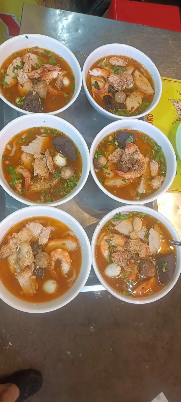 Bánh canh thập cẩm không tôm - 63.000 ₫ tại Bánh Canh Cua Thèm - Nguyễn Hữu Hào