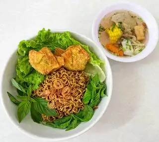 Hình ảnh Mì gói chay trộn khô