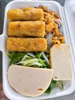 Hình ảnh Bánh cuốn (3 chả giò,2 chả)