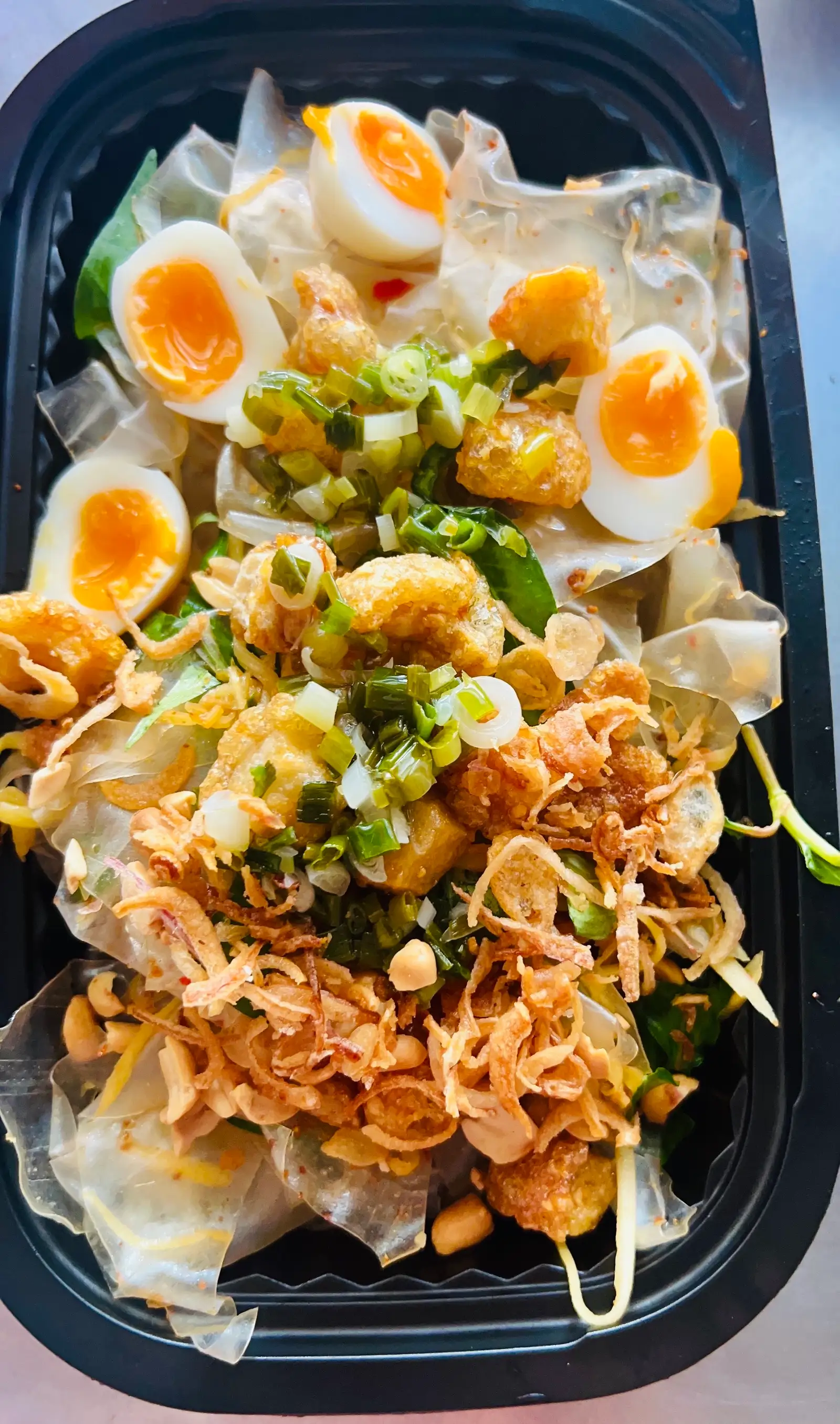 Hình ảnh bánh phơi sương mỡ hành,tóp mỡ giòn, trứng cút 