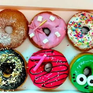 6 bánh random - 164.000 ₫ tại Chi Donuts - Tuy Lý Vương
