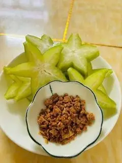 Hình ảnh Khế Thái giòn ngọt - cắt sẵn kèm muối chấm
