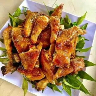Gà Nướng Mắm Nhỉ 1 con  - 179.000 ₫ tại  Gà Nướng Muối Ớt - 177 Nguyễn Thượng Hiền