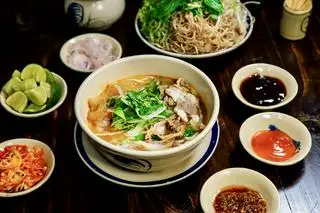 Hình ảnh Bún bò nạm gân