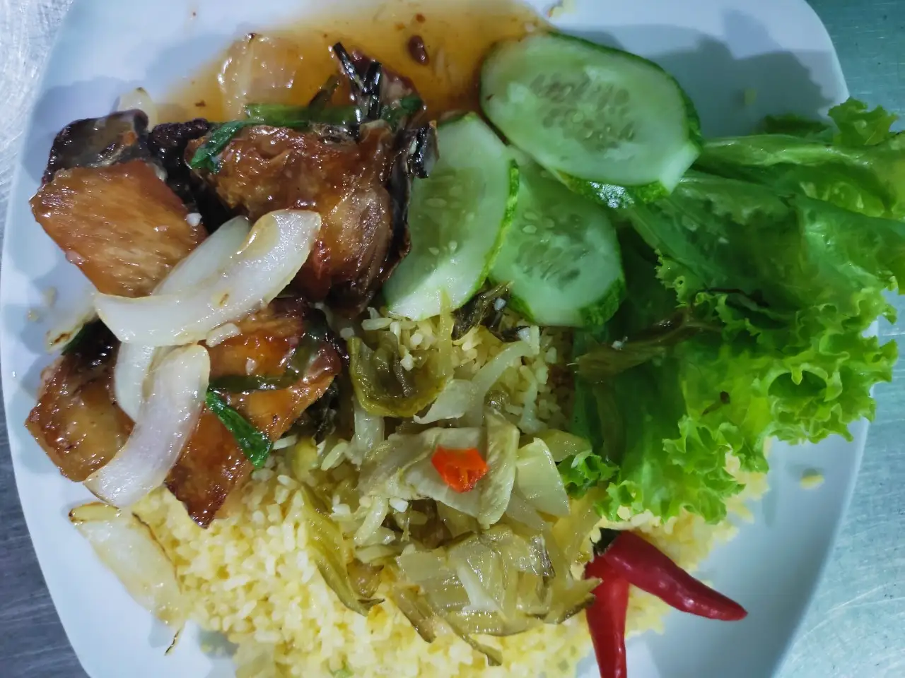Cơm gà chiên sốt mắm - 60.000 ₫ tại Huỳnh Ký 76 - Cơm Gà Xối Mỡ - Đường Số 4