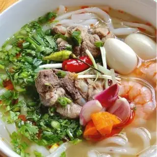 Hình ảnh bánh canh sườn non trứng cút