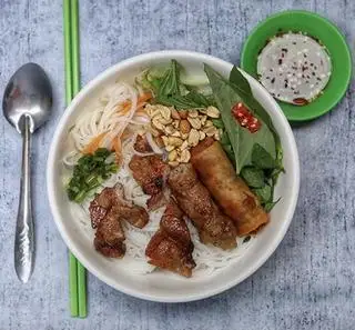 bún thập cẩm - 42.000 ₫ tại Bò Kho & Sữa Tươi Long Béo - Cách Mạng Tháng 8