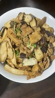 Hình ảnh Cơm gà xào nấm