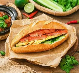 Hình ảnh Bánh Mỳ Trứng Xúc Xích