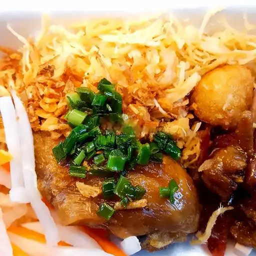 Xôi thập cẩm đùi gà - 65.000 ₫ tại Xôi Gà Chị 3 - Tôn Đản