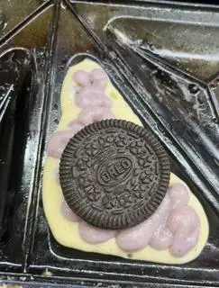 Hình ảnh Hotdog oreo Việt Quất