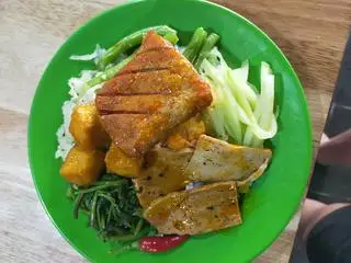 Cơm thập cẩm - sườn non T - 37.000 ₫ tại Cơm Chay Diệu Thảo - Phan Văn Trị