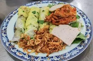 BÁNH CUỐN THỊT TRỨNG NHỎ  - 34.500 ₫ tại Cô Hạnh - Bánh Ướt & Bánh Cuốn - Phan Văn Hân