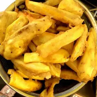 Khoai lang chiên - lạng - 20.000 ₫ tại Chuối Chiên - 82 Lạc Long Quân