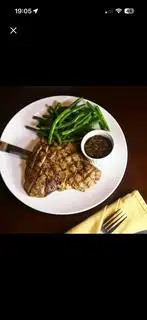 Garlic butter pork secreto steak - 300.000 ₫ tại The Wagon Wheel - American Comfort Cuisine - Lê Thánh Tôn